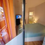 Giraffe - With Private Parking Apartment