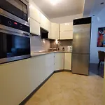 Giraffe - With Private Parking Apartamento
